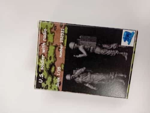 Frontline scale models 252531 US soldier with radio