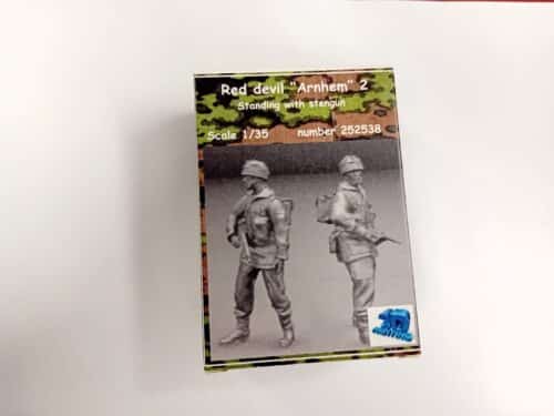 Frontline scale models 252538 Red devil 2 standing with stengun