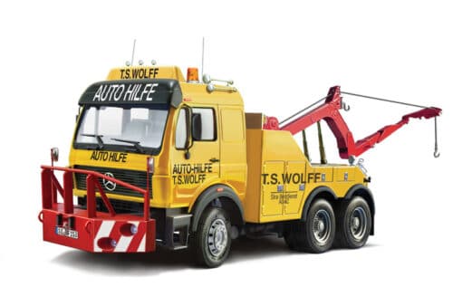 Italeri 93808 Mercedes-Benz wrecker truck