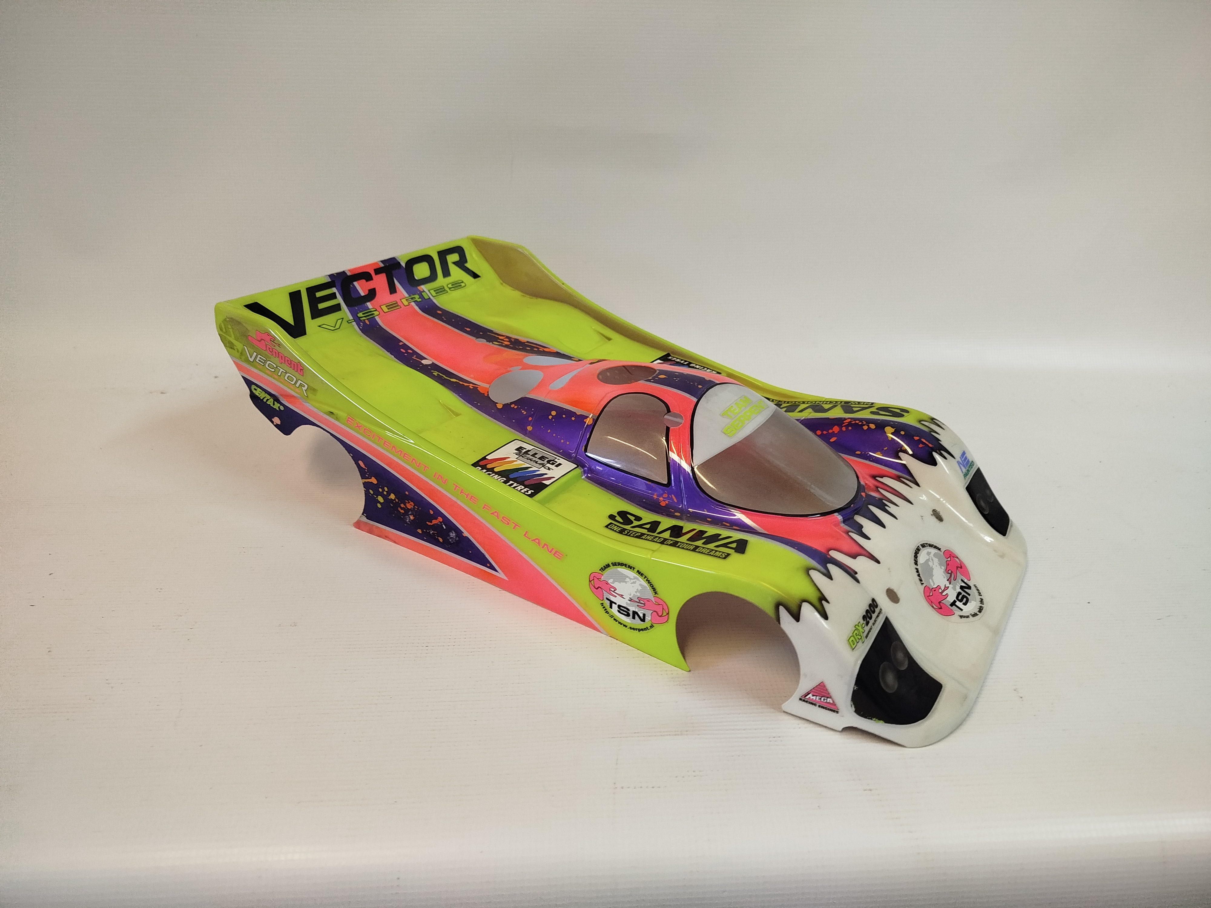Serpent 1/8 vector nitro body