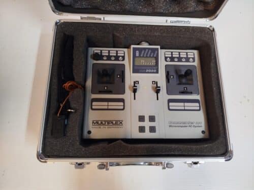 Tweedehands Multiplex35 MHz Commander mc 2020 met 7 kanaals ontvanger