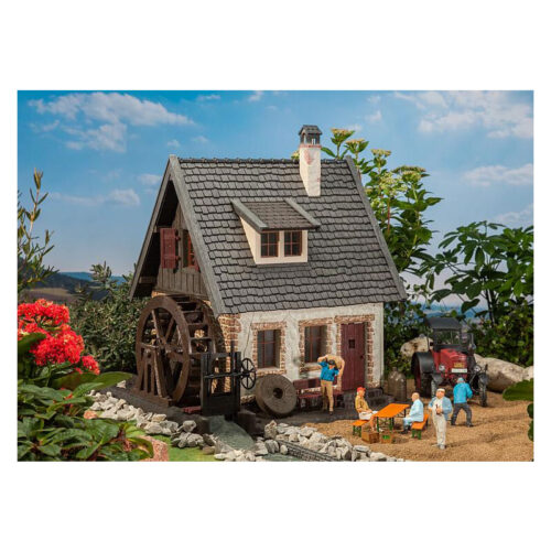 POLA 331786 Watermolen voor bij LBG treinen