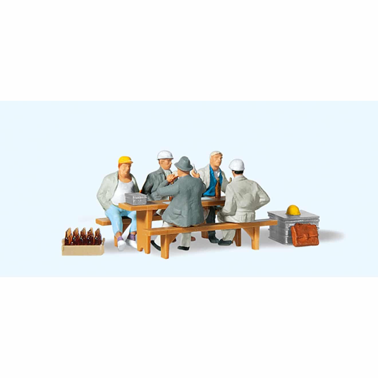 preiser10338 Bouwvakkers op pauze met banken en bierflesjes