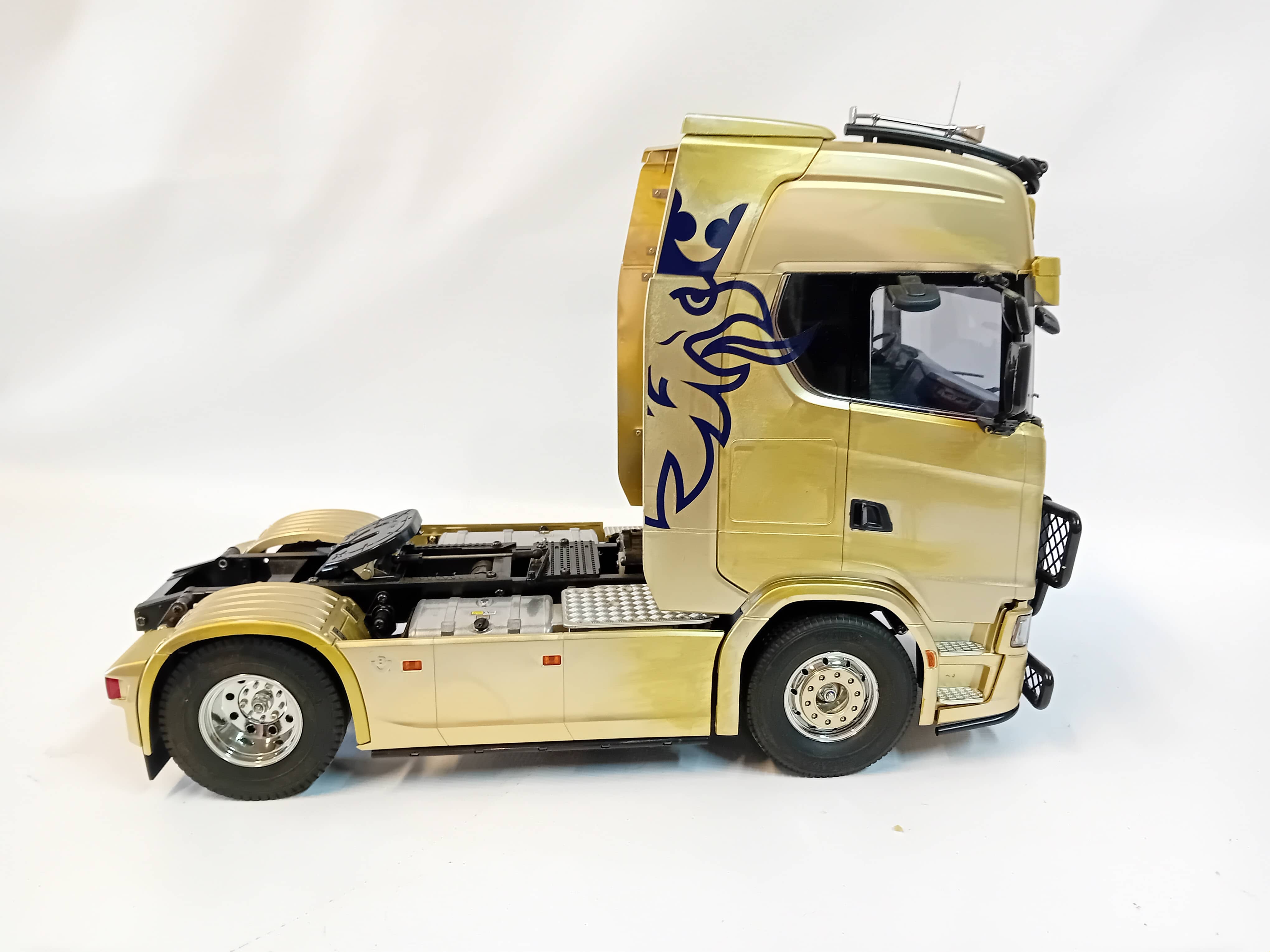 Gebouwde Tamiya 56379 RC Scania 770 S 4x2 Truck