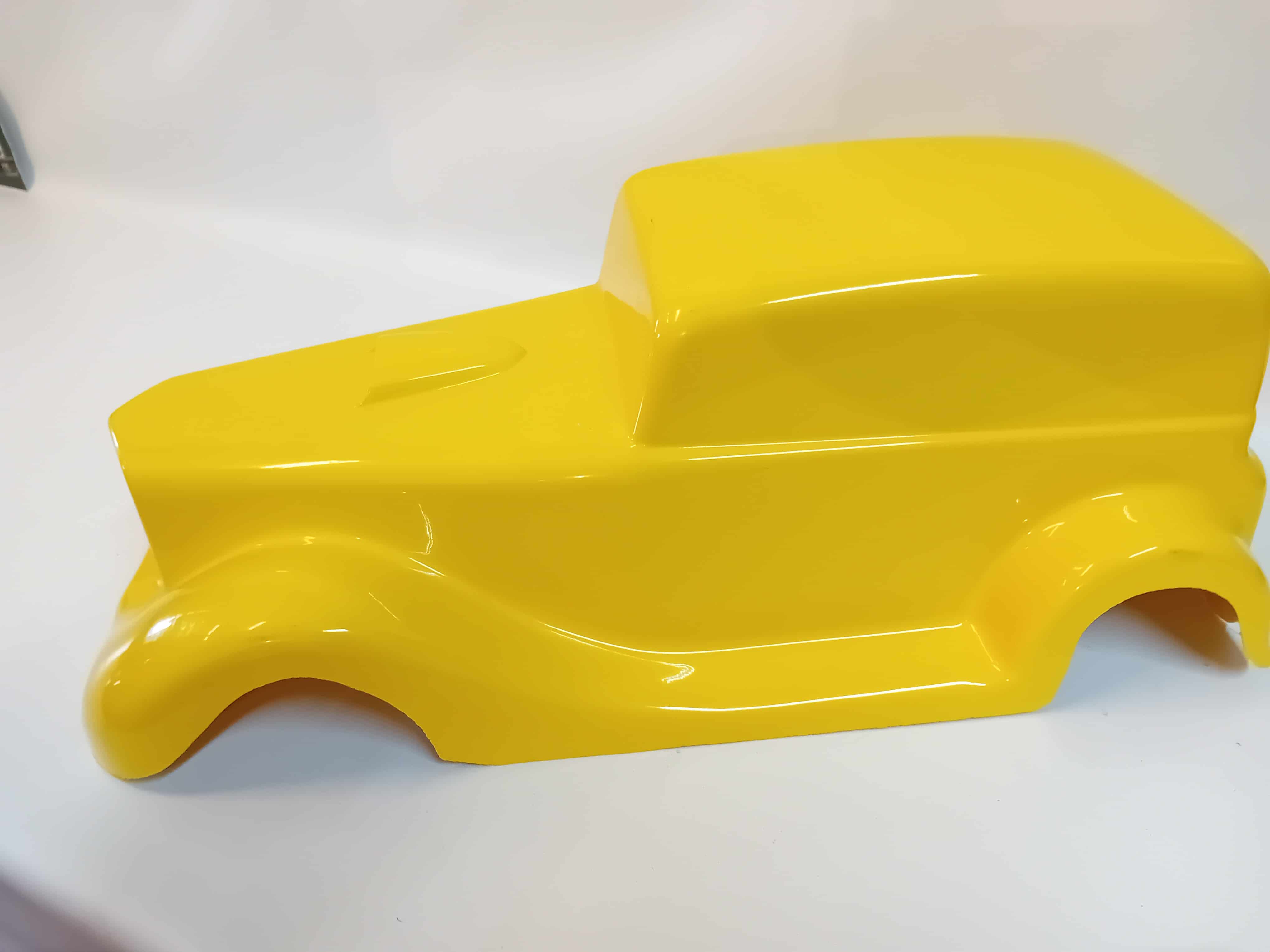 Gele hotrod body voor RC auto lengte 65 cm, breedte 30, hoogte 25 cm